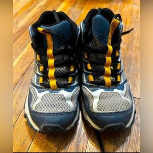 Merrell Moab Mid A/C Waterproof Hiking Boots - Kids size 11, great condition